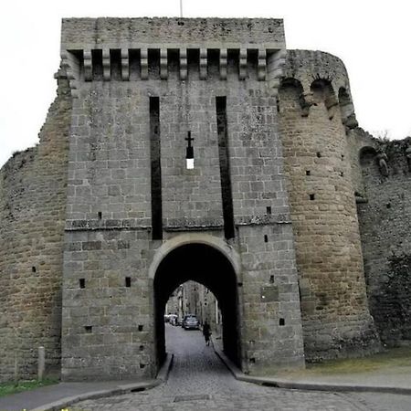 Charmant T1 Au Coeur Du Centre Historique De Dinan Exterior photo